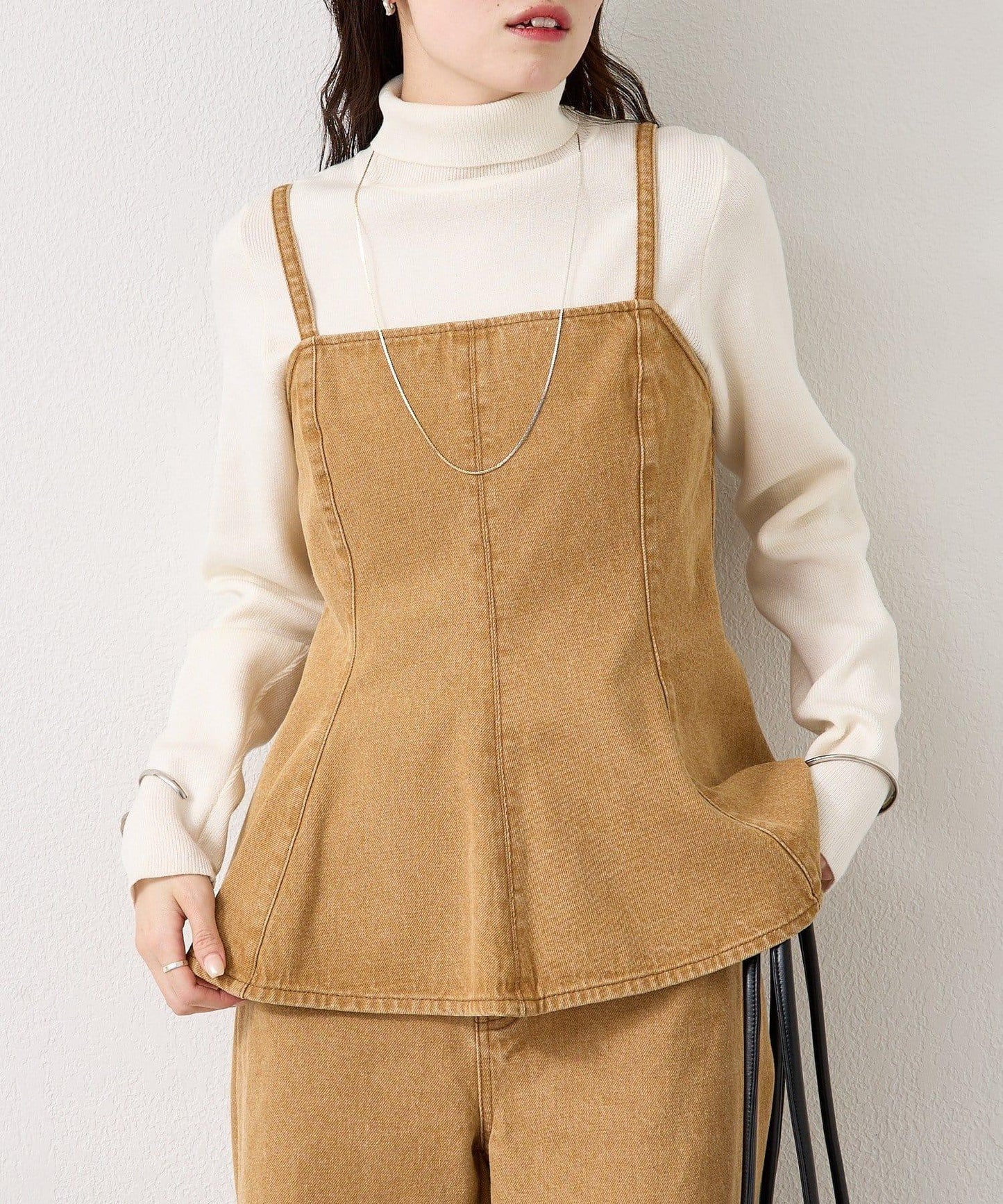 荷葉邊牛仔吊帶上衣