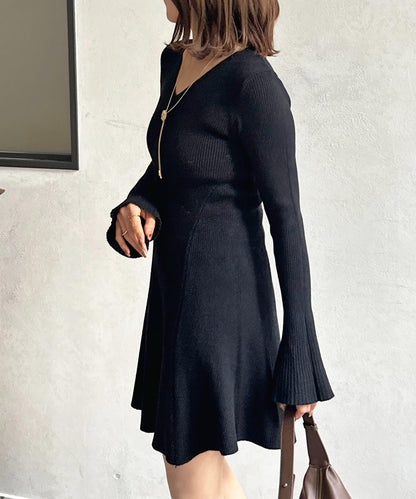 喇叭袖羅紋針織長款連衣裙