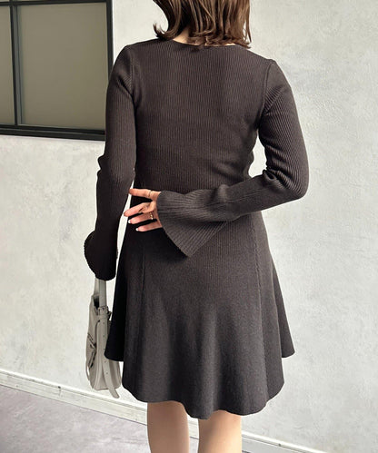 喇叭袖羅紋針織長款連衣裙