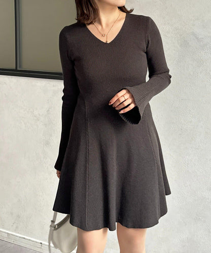 喇叭袖羅紋針織長款連衣裙