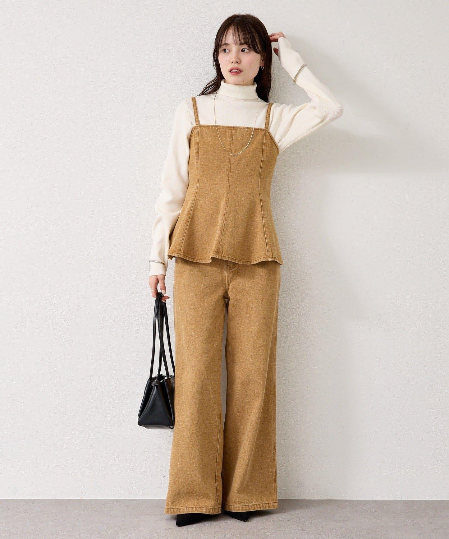 下襬開叉喇叭牛仔褲