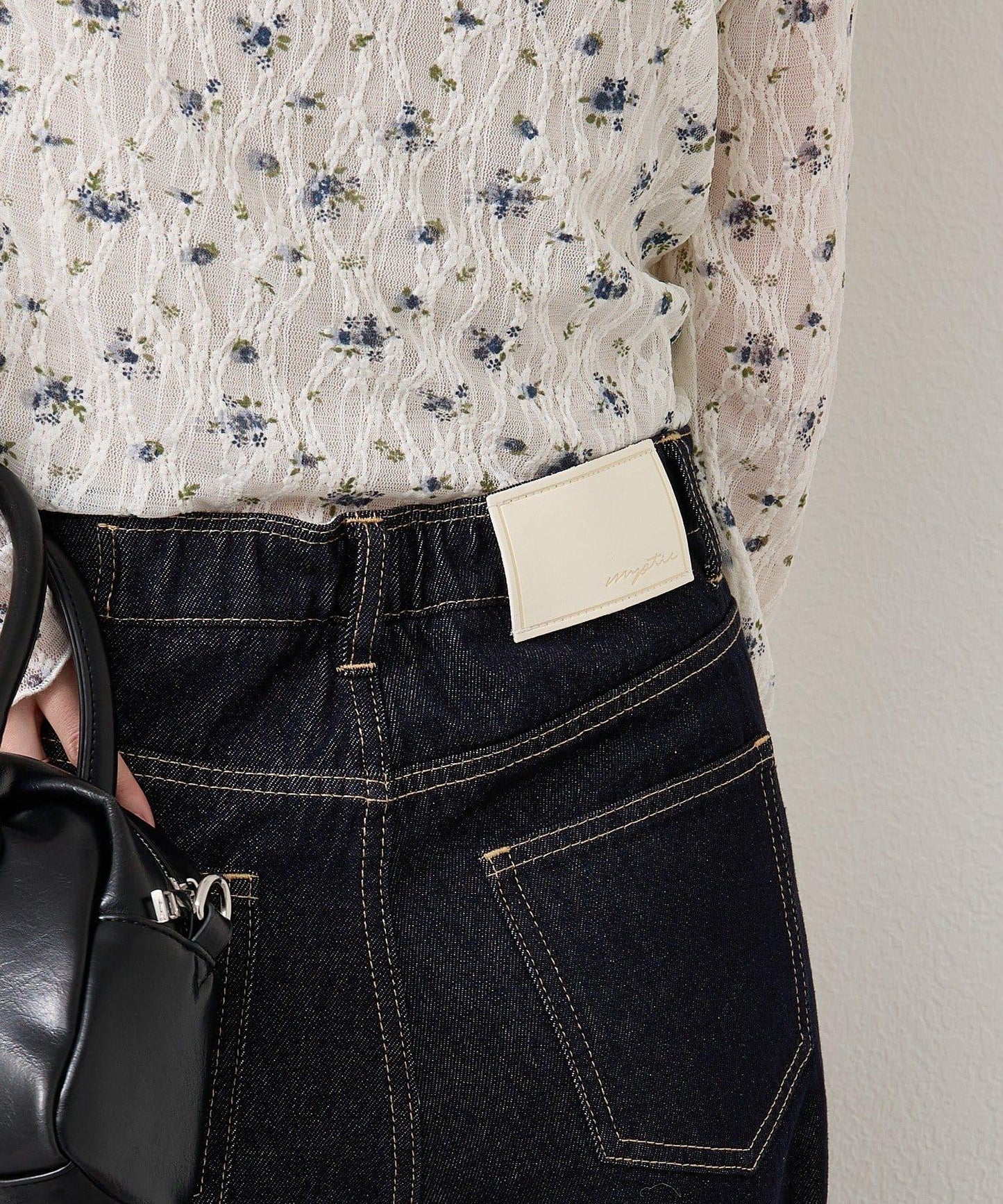 下襬開叉喇叭牛仔褲