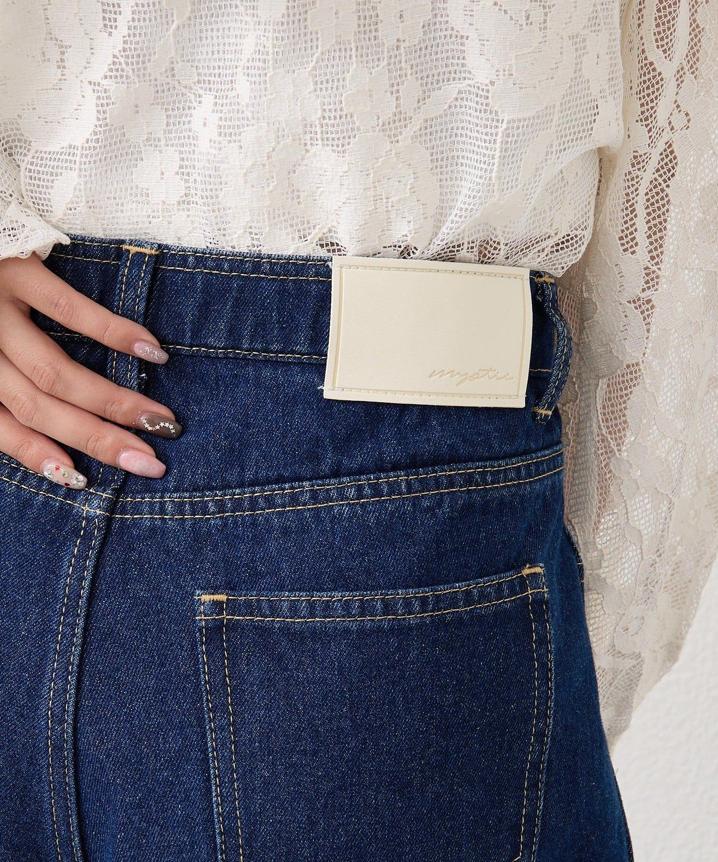 下襬開叉喇叭牛仔褲