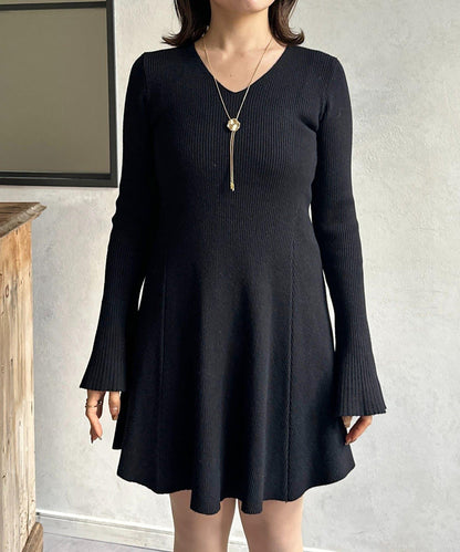 喇叭袖羅紋針織長款連衣裙