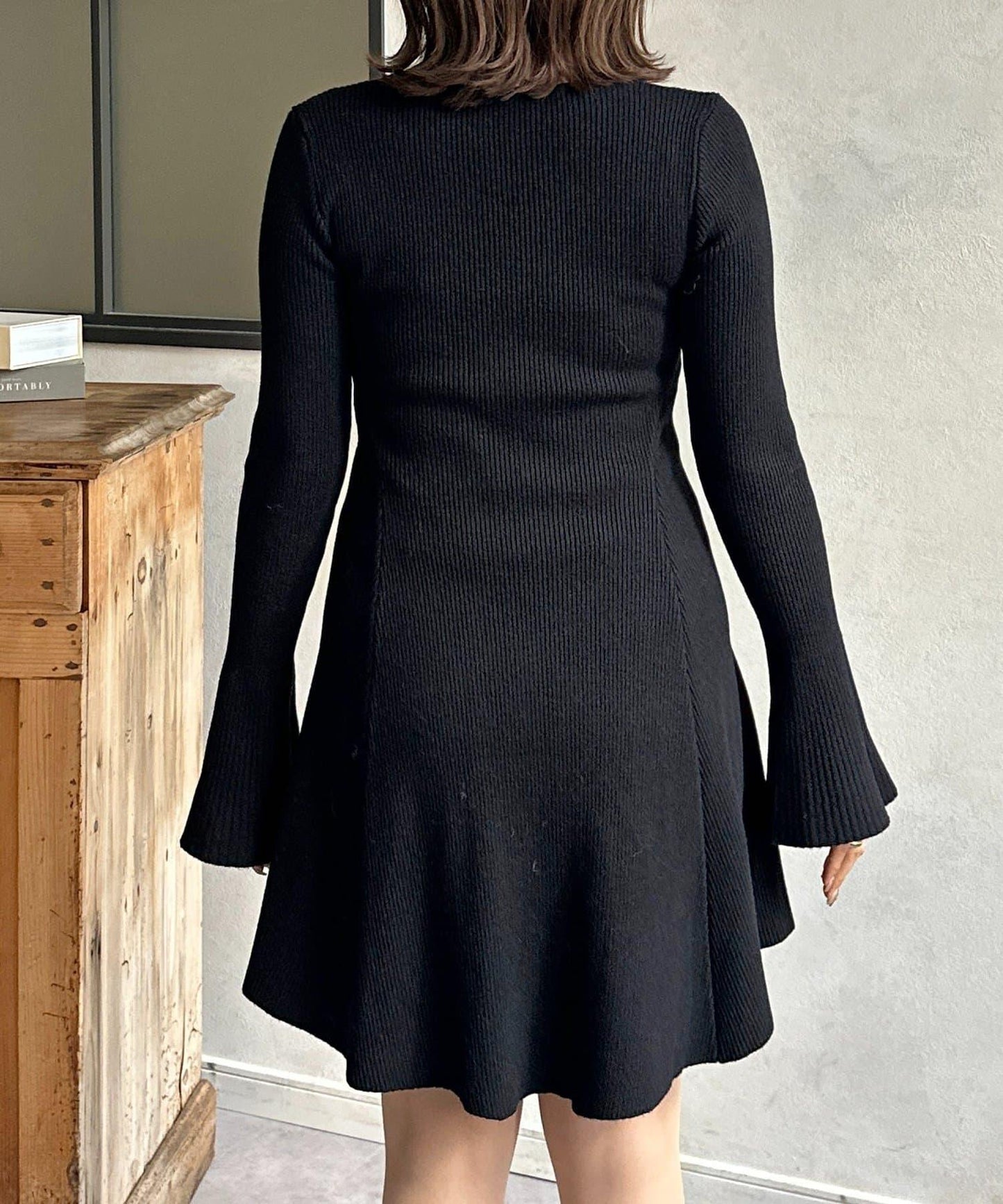 喇叭袖羅紋針織長款連衣裙