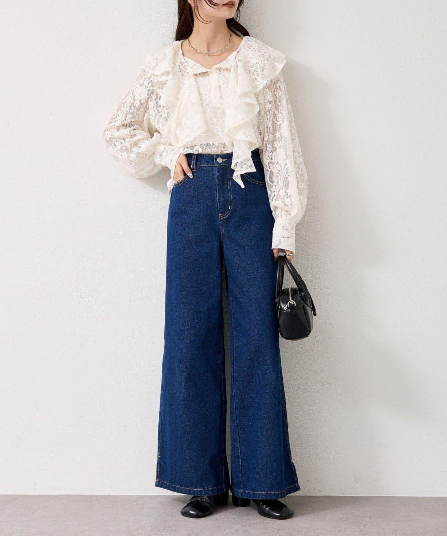 下襬開叉喇叭牛仔褲