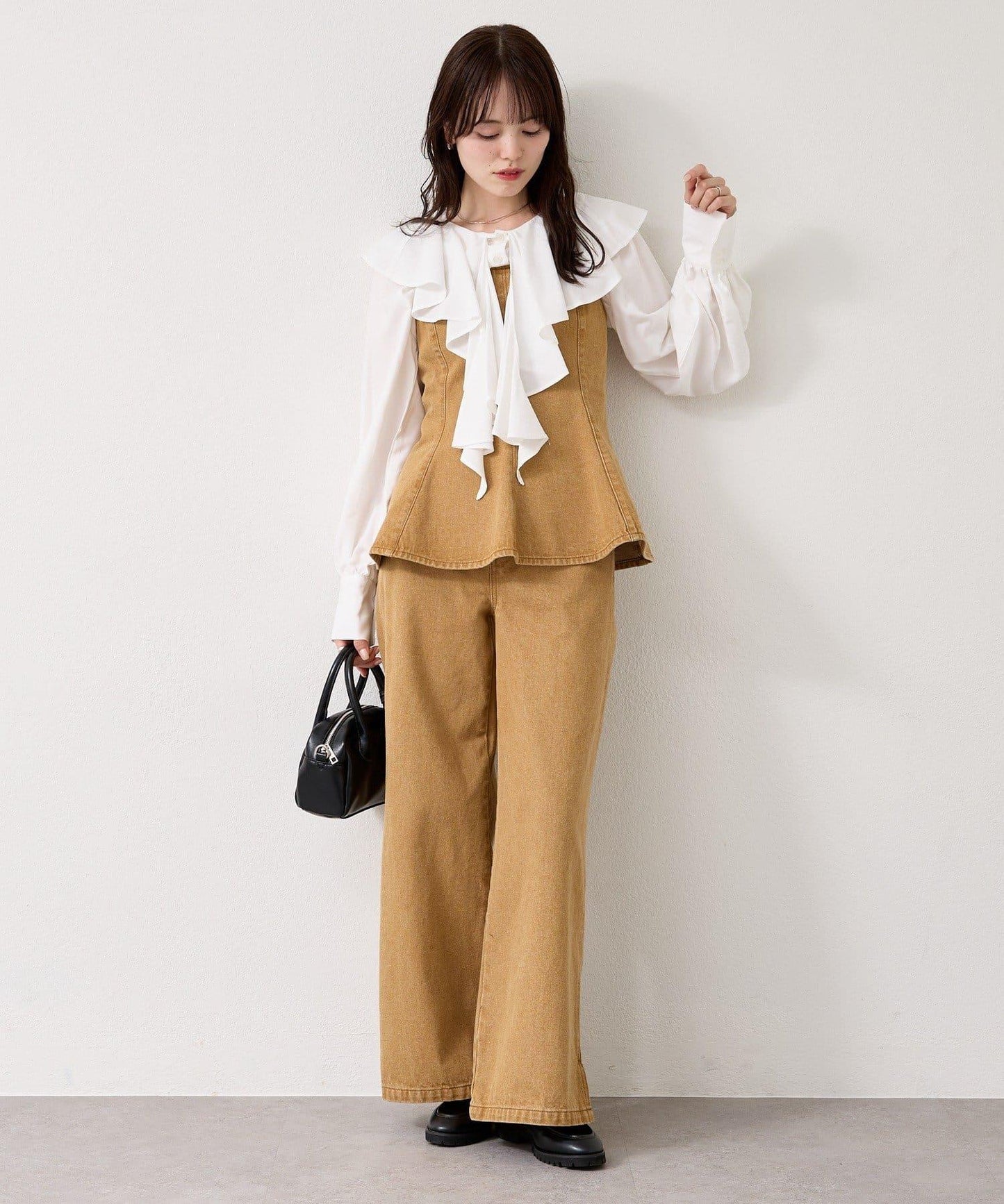 下襬開叉喇叭牛仔褲