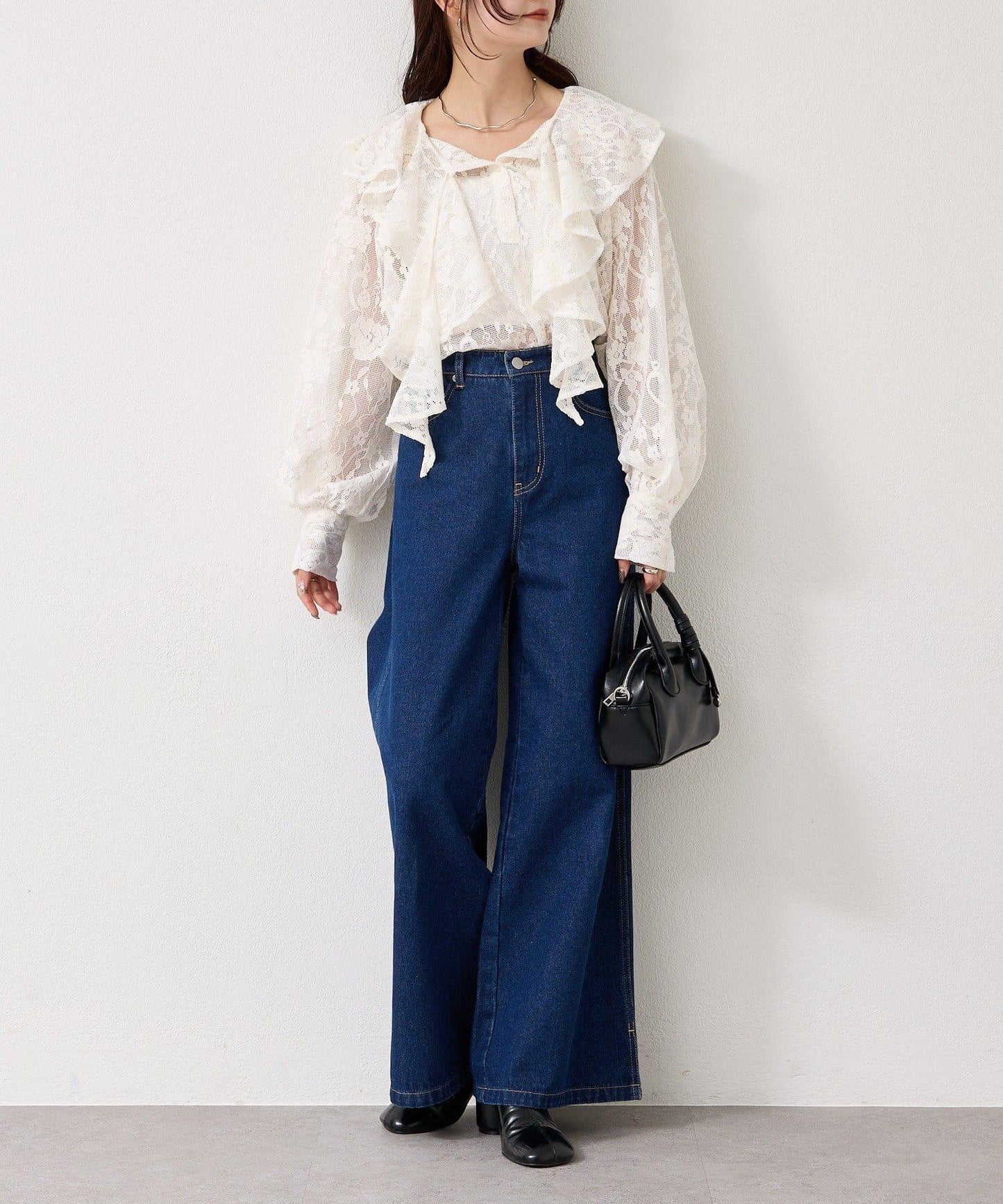 下襬開叉喇叭牛仔褲