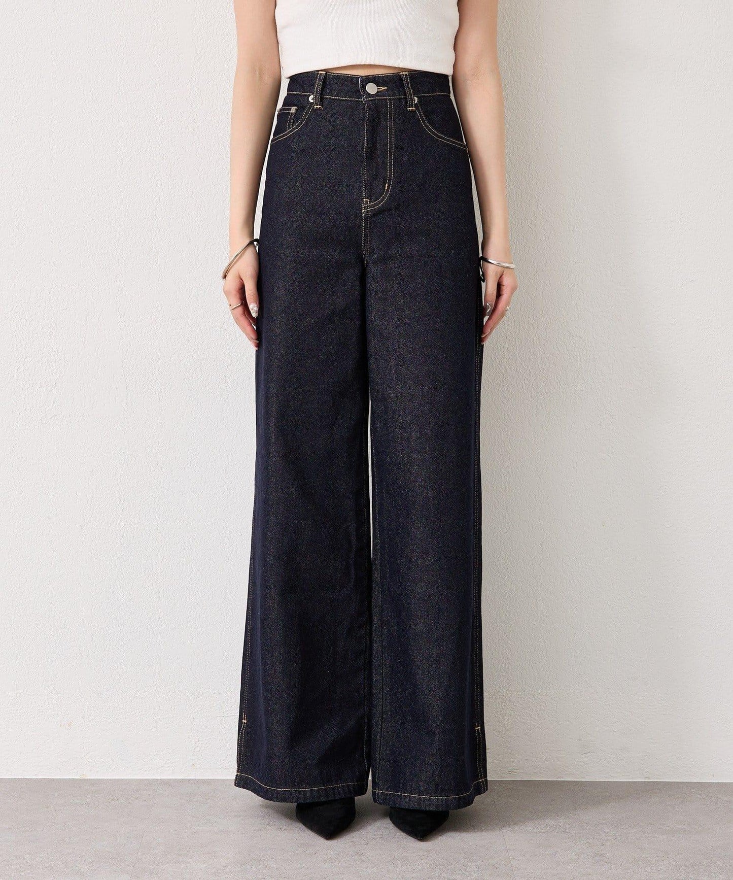 下襬開叉喇叭牛仔褲