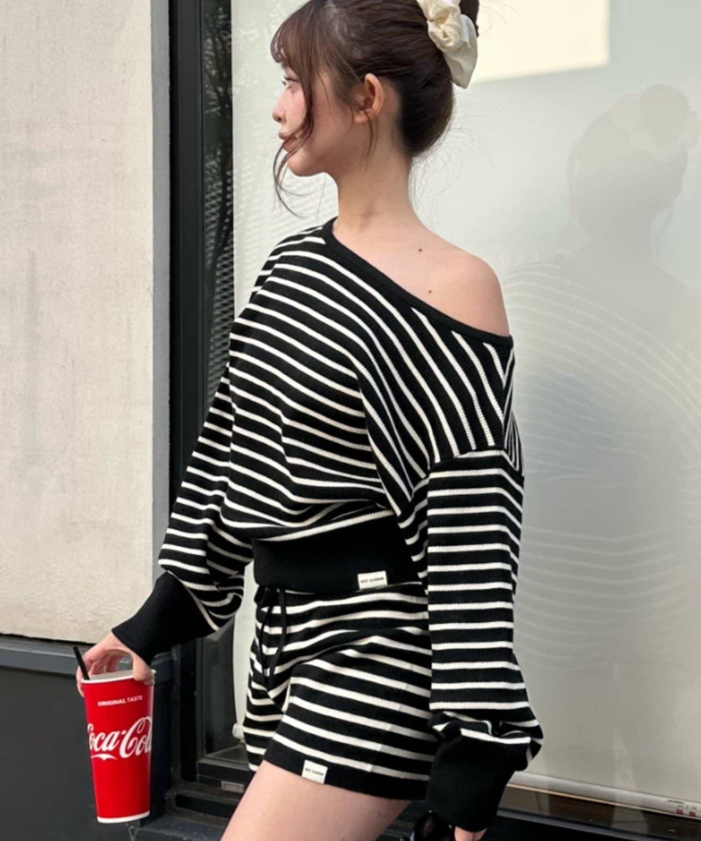 條紋單肩針織衫