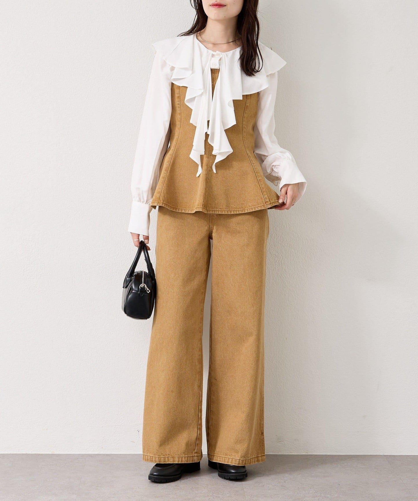 荷葉邊牛仔吊帶上衣