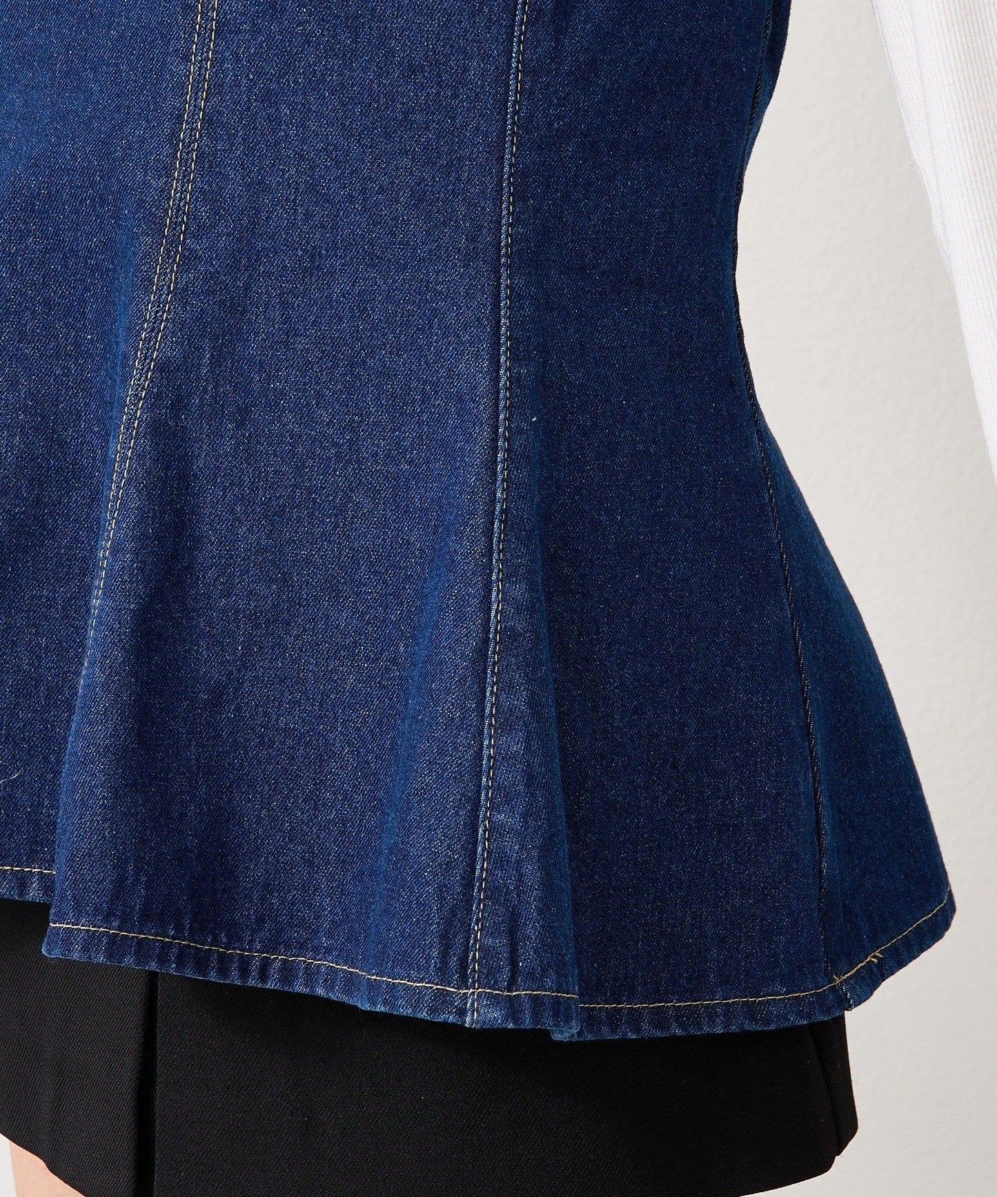 荷葉邊牛仔吊帶上衣