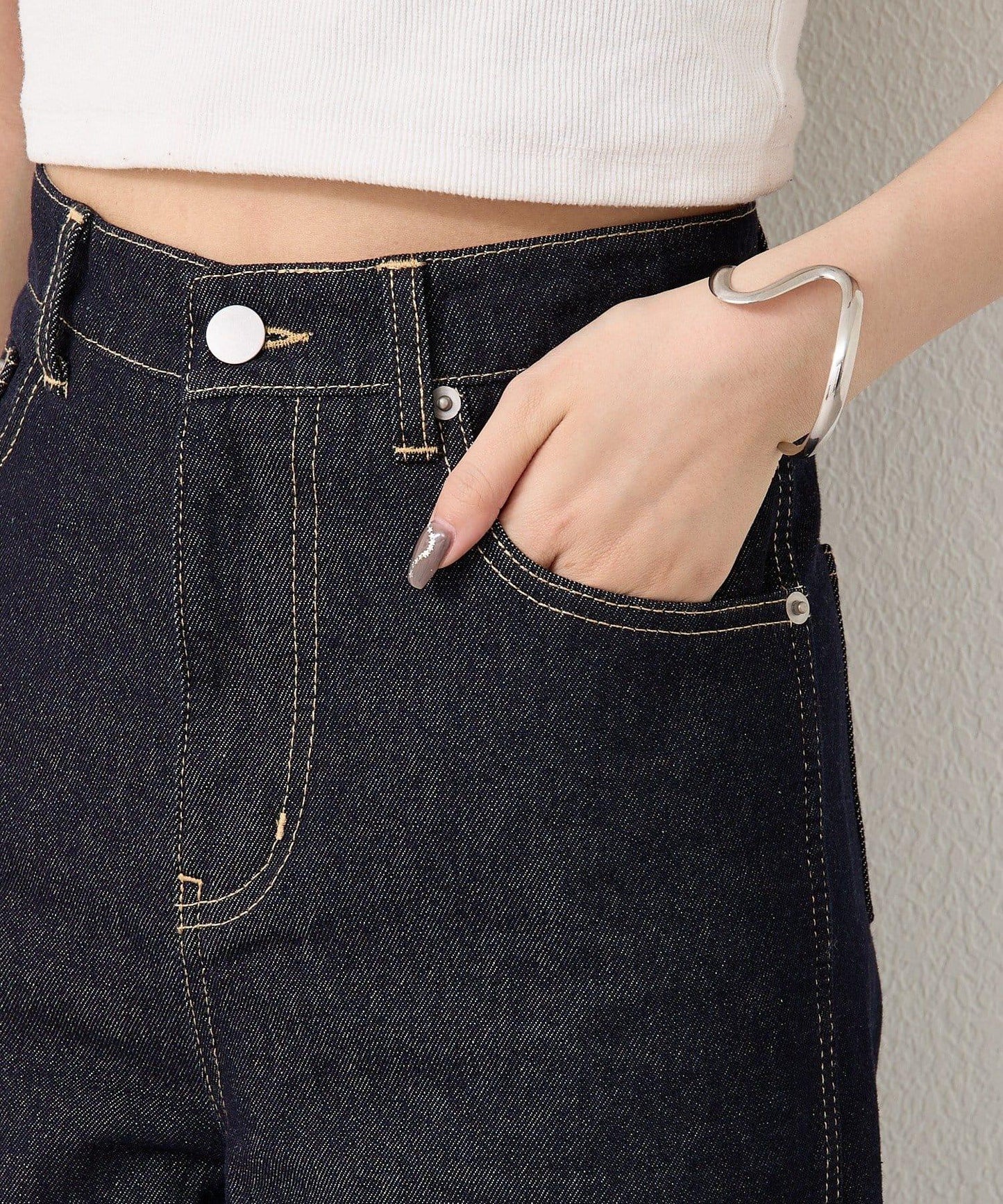 下襬開叉喇叭牛仔褲