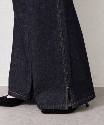 下襬開叉喇叭牛仔褲