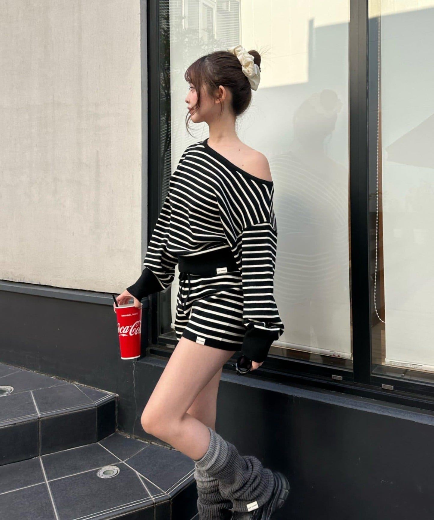 條紋單肩針織衫