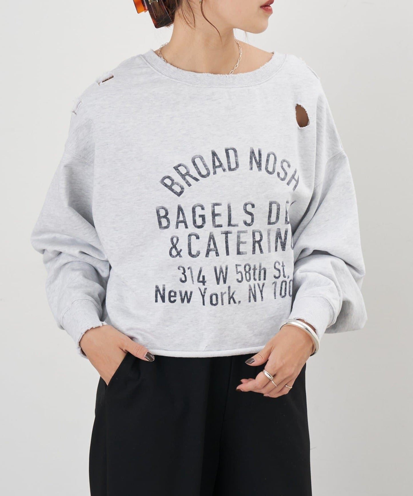 破洞風格印花衛衣