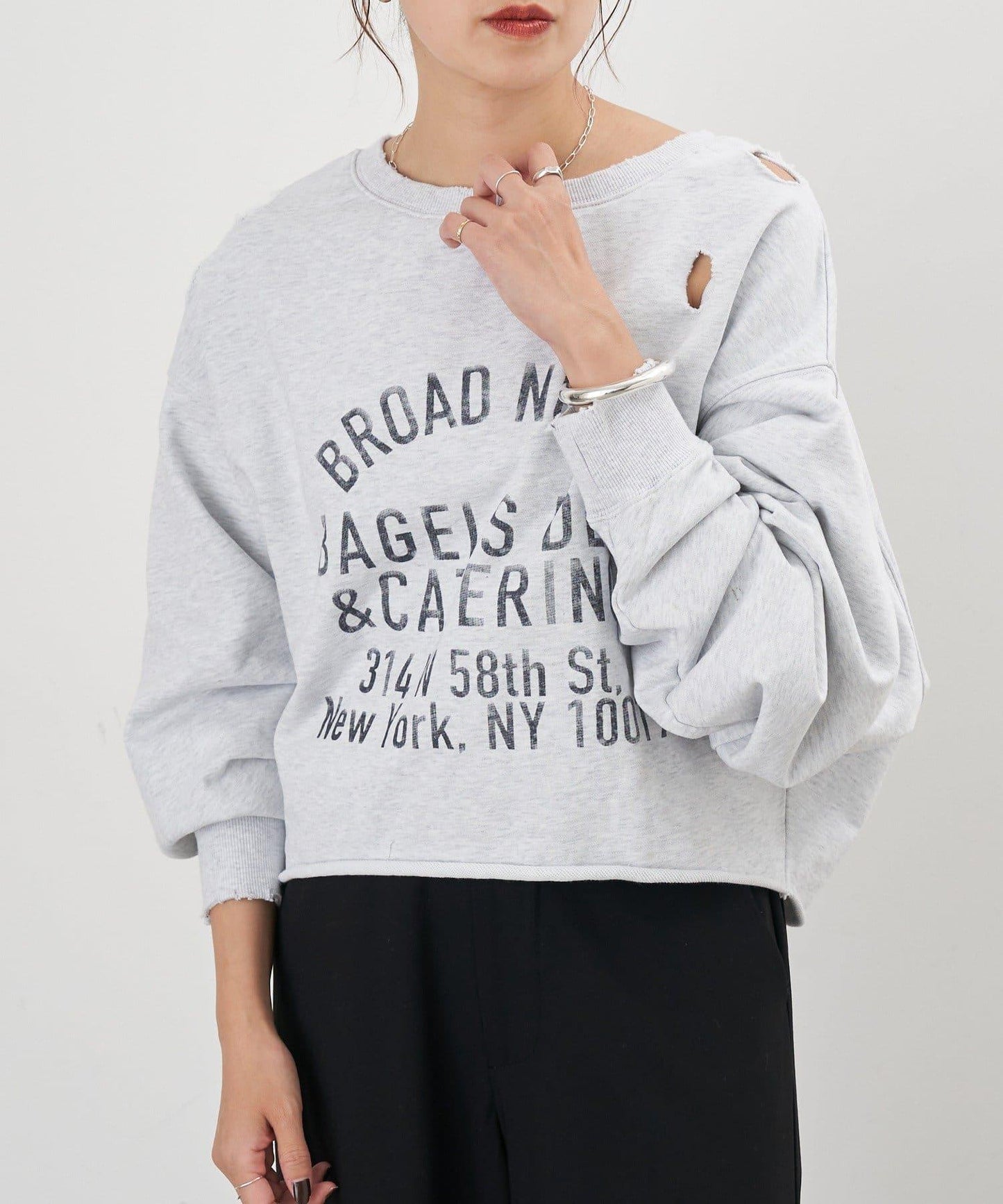 破洞風格印花衛衣