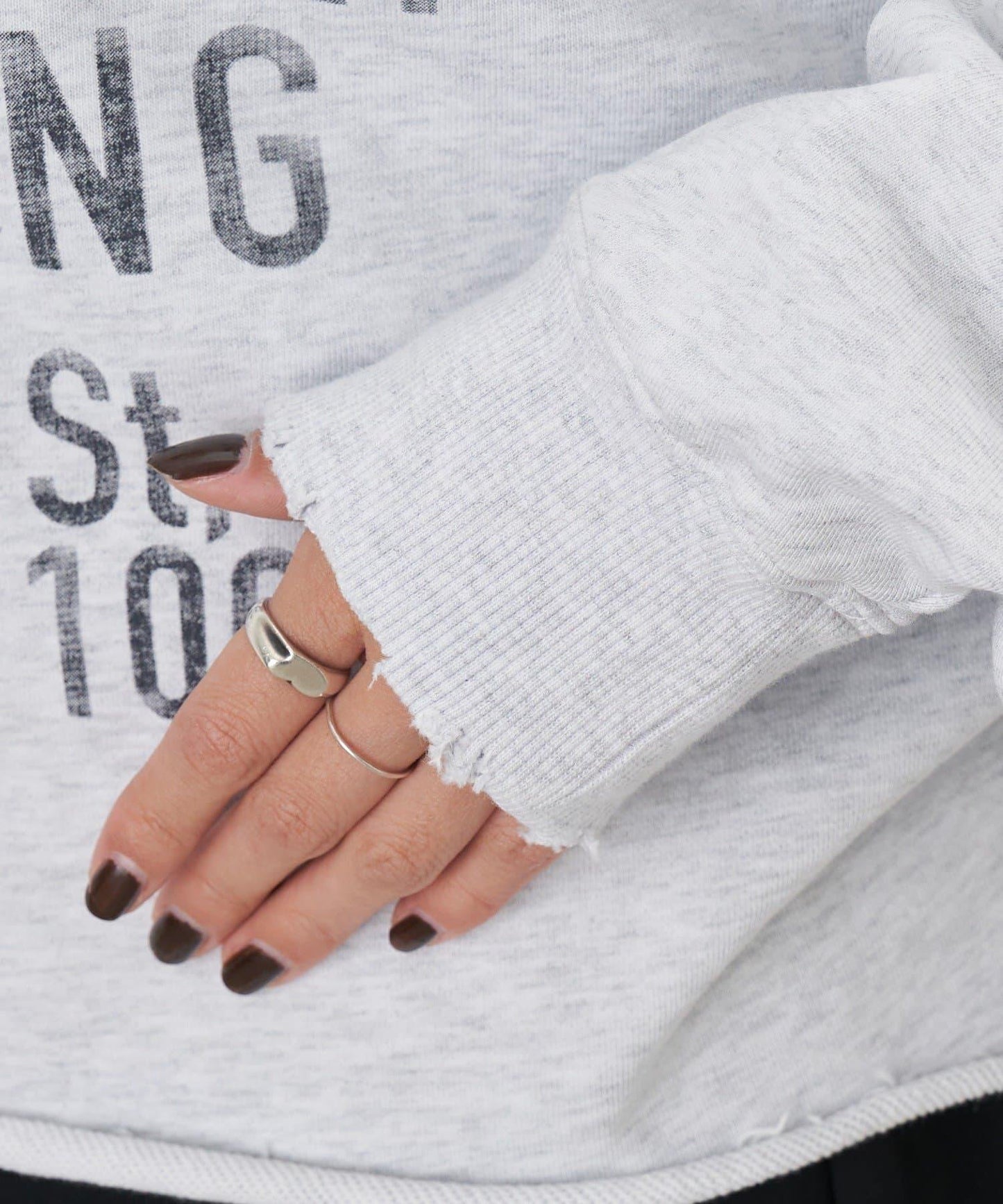 破洞風格印花衛衣