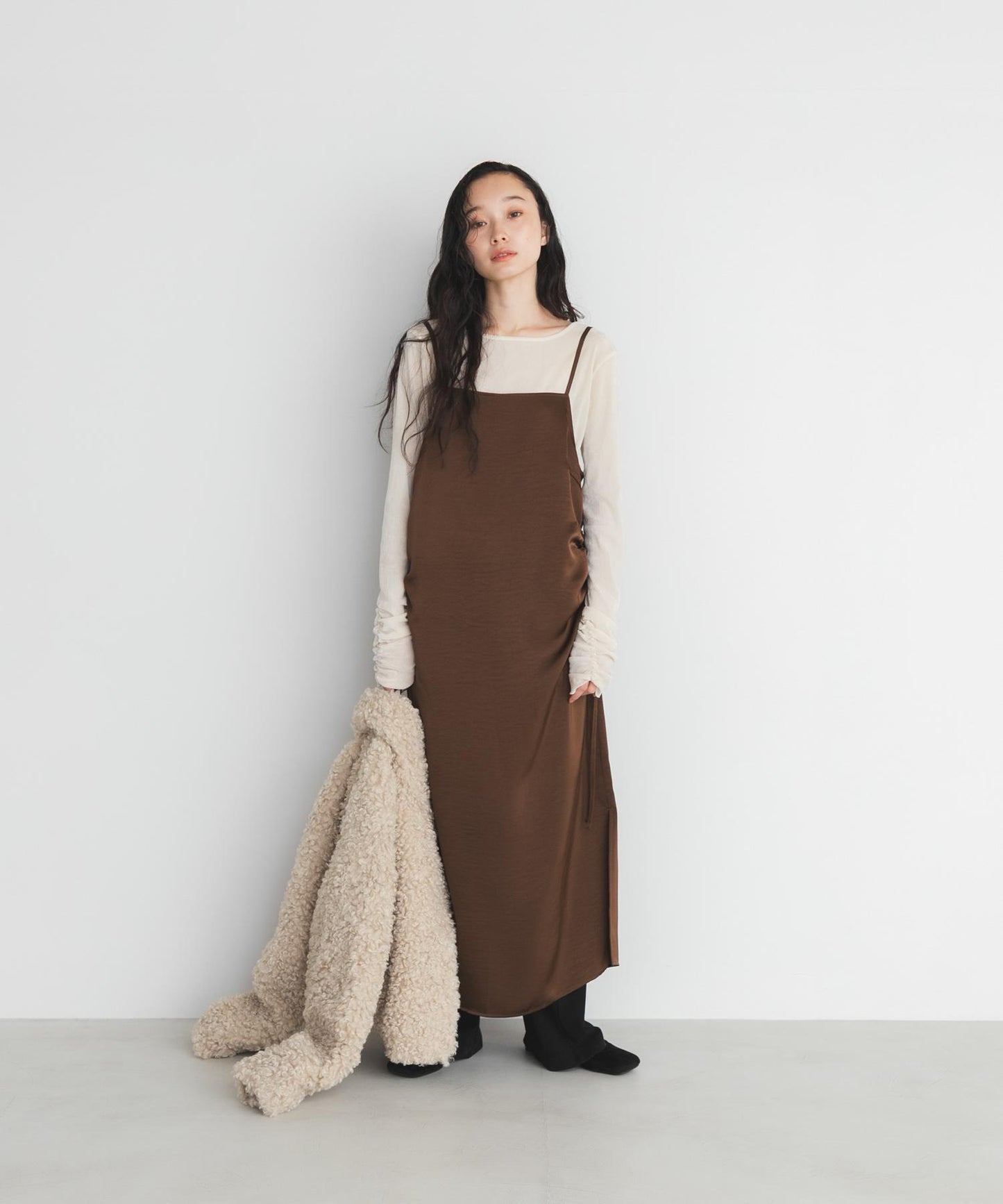 抽繩緞面吊帶連衣裙