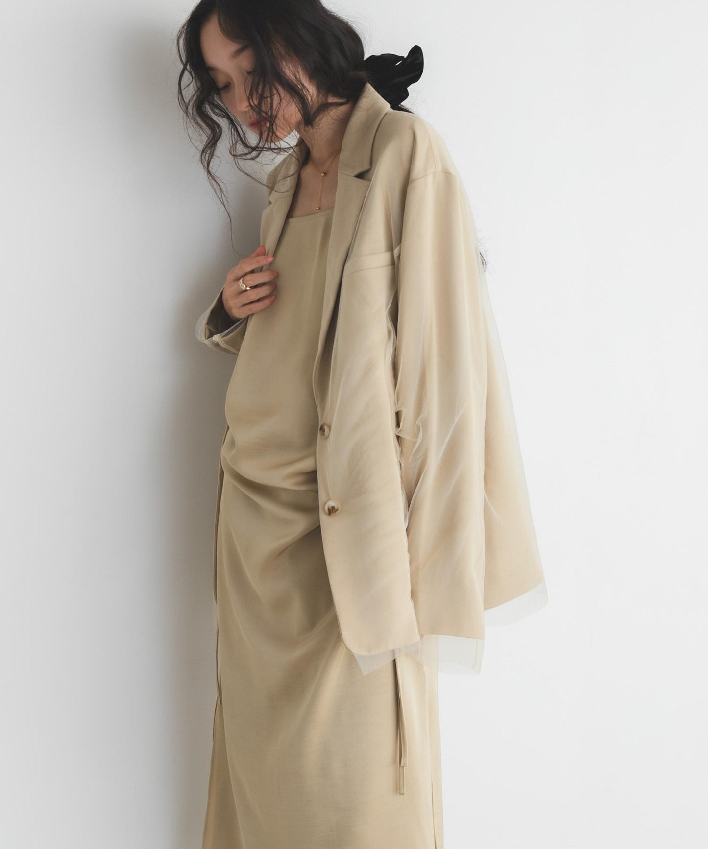 抽繩緞面吊帶連衣裙