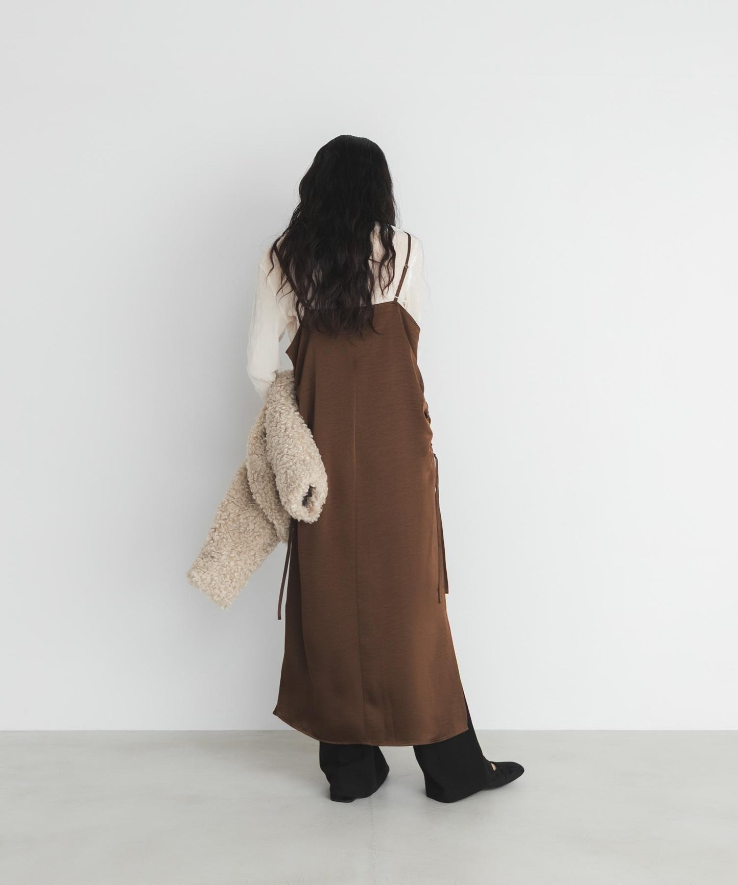 抽繩緞面吊帶連衣裙