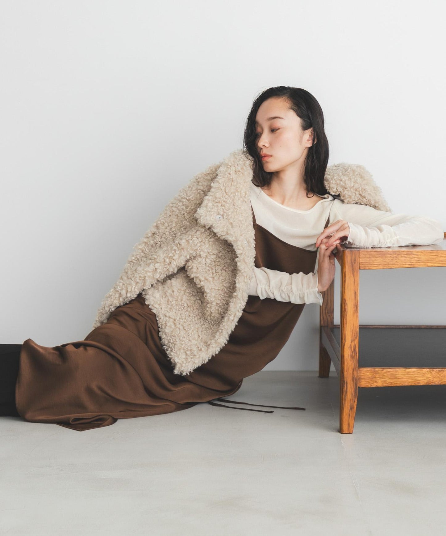 抽繩緞面吊帶連衣裙