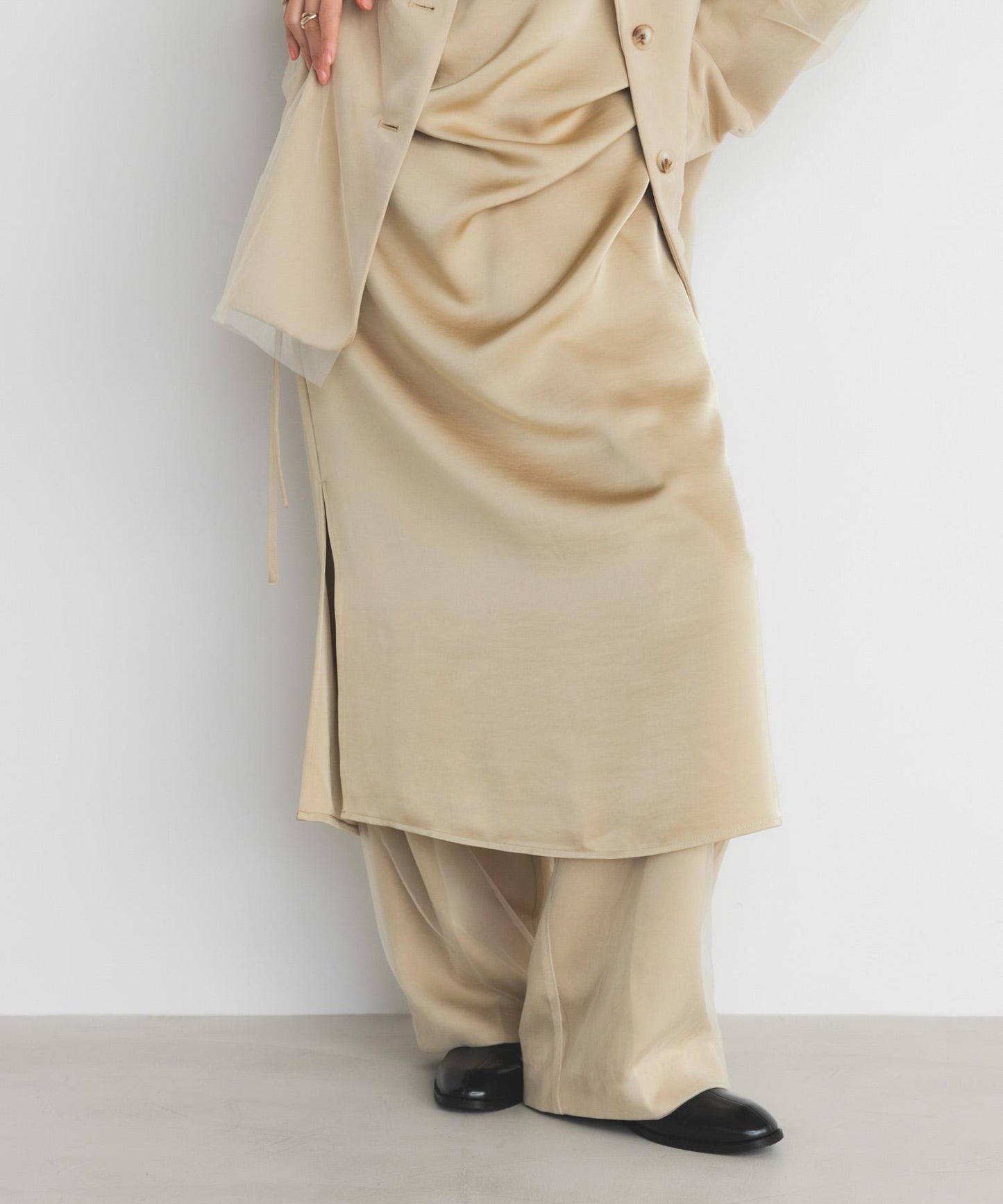 抽繩緞面吊帶連衣裙