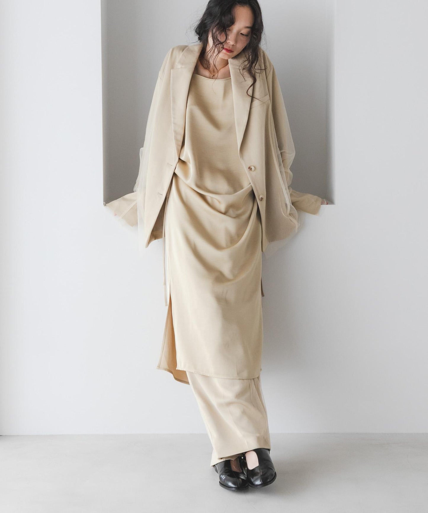 抽繩緞面吊帶連衣裙