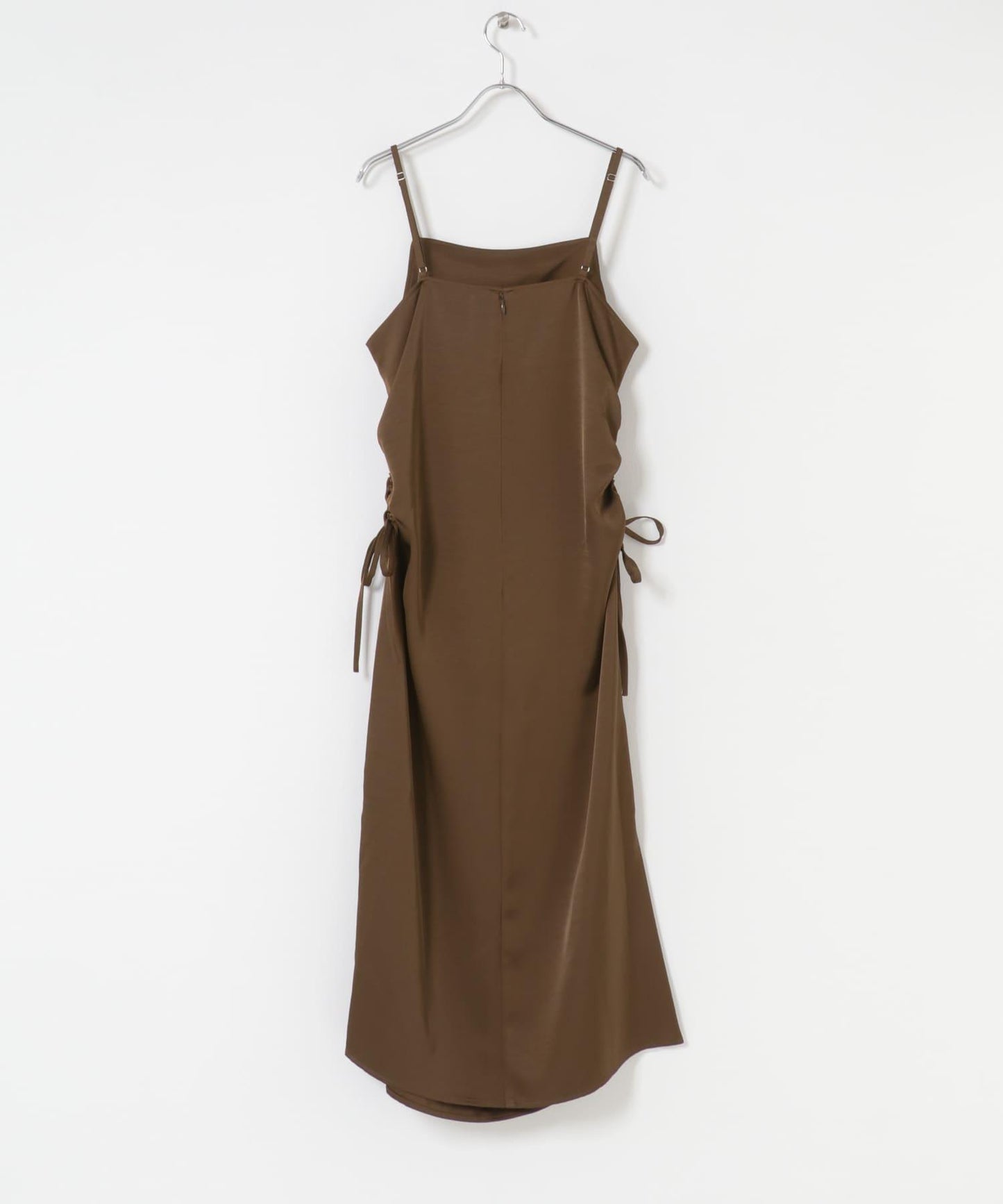 抽繩緞面吊帶連衣裙