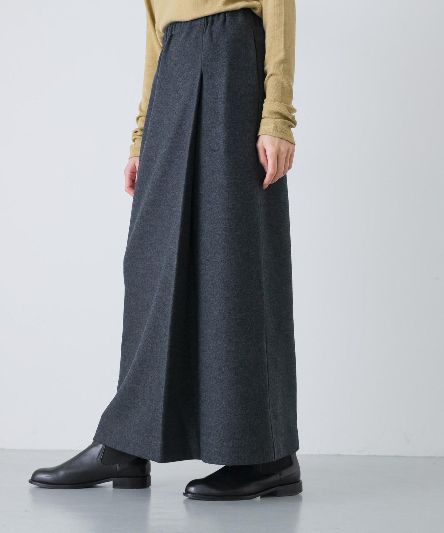 羊毛剪裁直筒裙