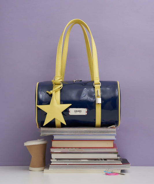 【GRAIN/グレイン】帶星形掛飾漆皮圓筒波士頓包