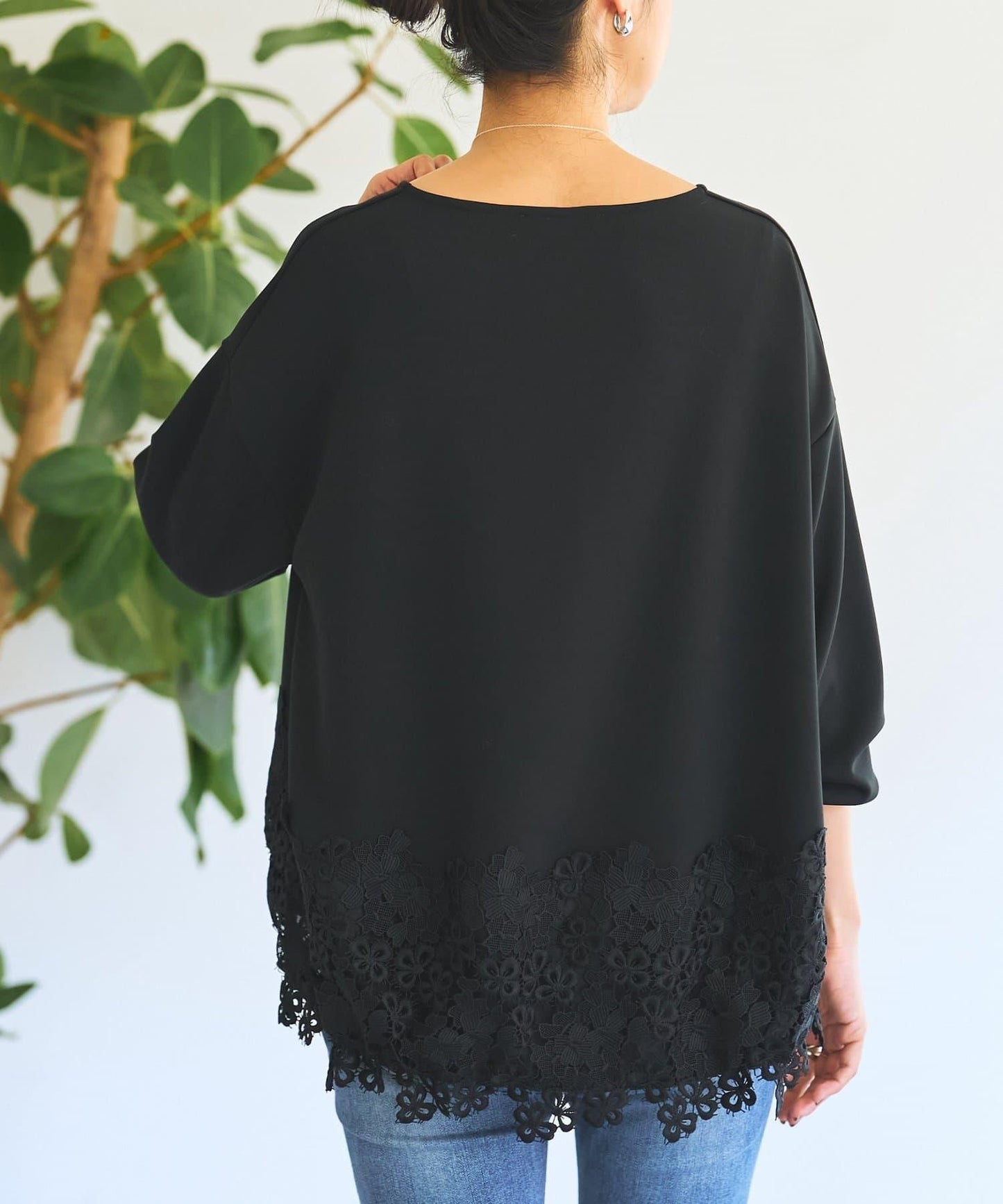 紙箱布拼接蕾絲下襬套頭衫