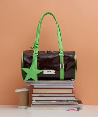 【GRAIN/グレイン】帶星形掛飾漆皮圓筒波士頓包