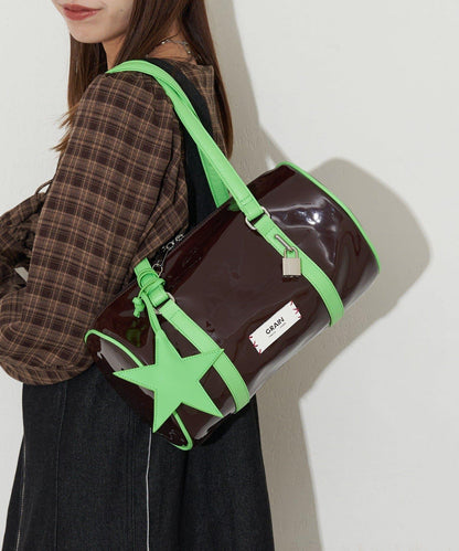 【GRAIN/グレイン】帶星形掛飾漆皮圓筒波士頓包