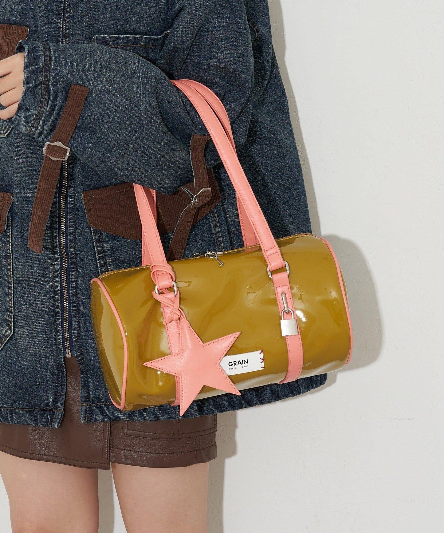 【GRAIN/グレイン】帶星形掛飾漆皮圓筒波士頓包