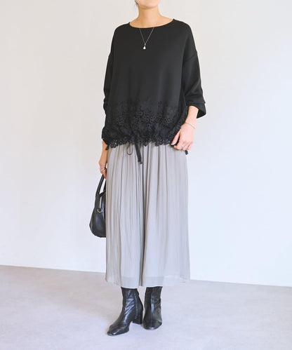 紙箱布拼接蕾絲下襬套頭衫