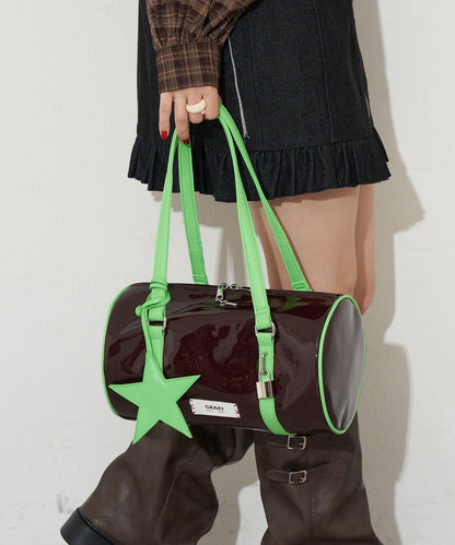 【GRAIN/グレイン】帶星形掛飾漆皮圓筒波士頓包