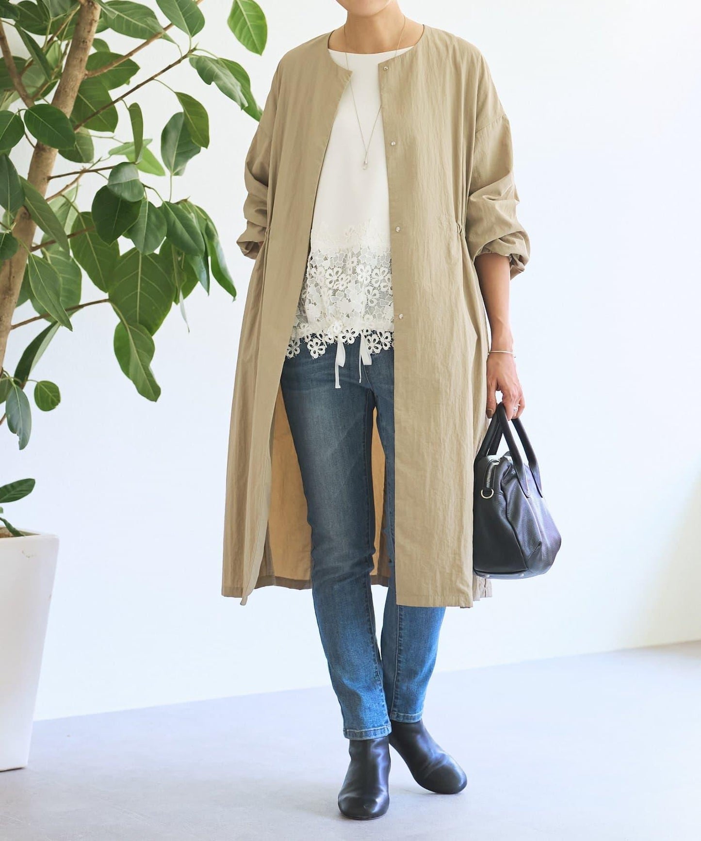 紙箱布拼接蕾絲下襬套頭衫