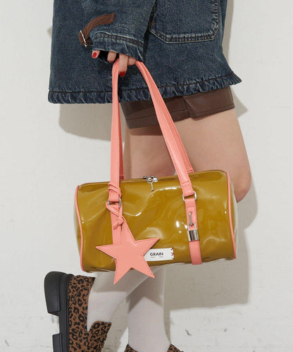 【GRAIN/グレイン】帶星形掛飾漆皮圓筒波士頓包