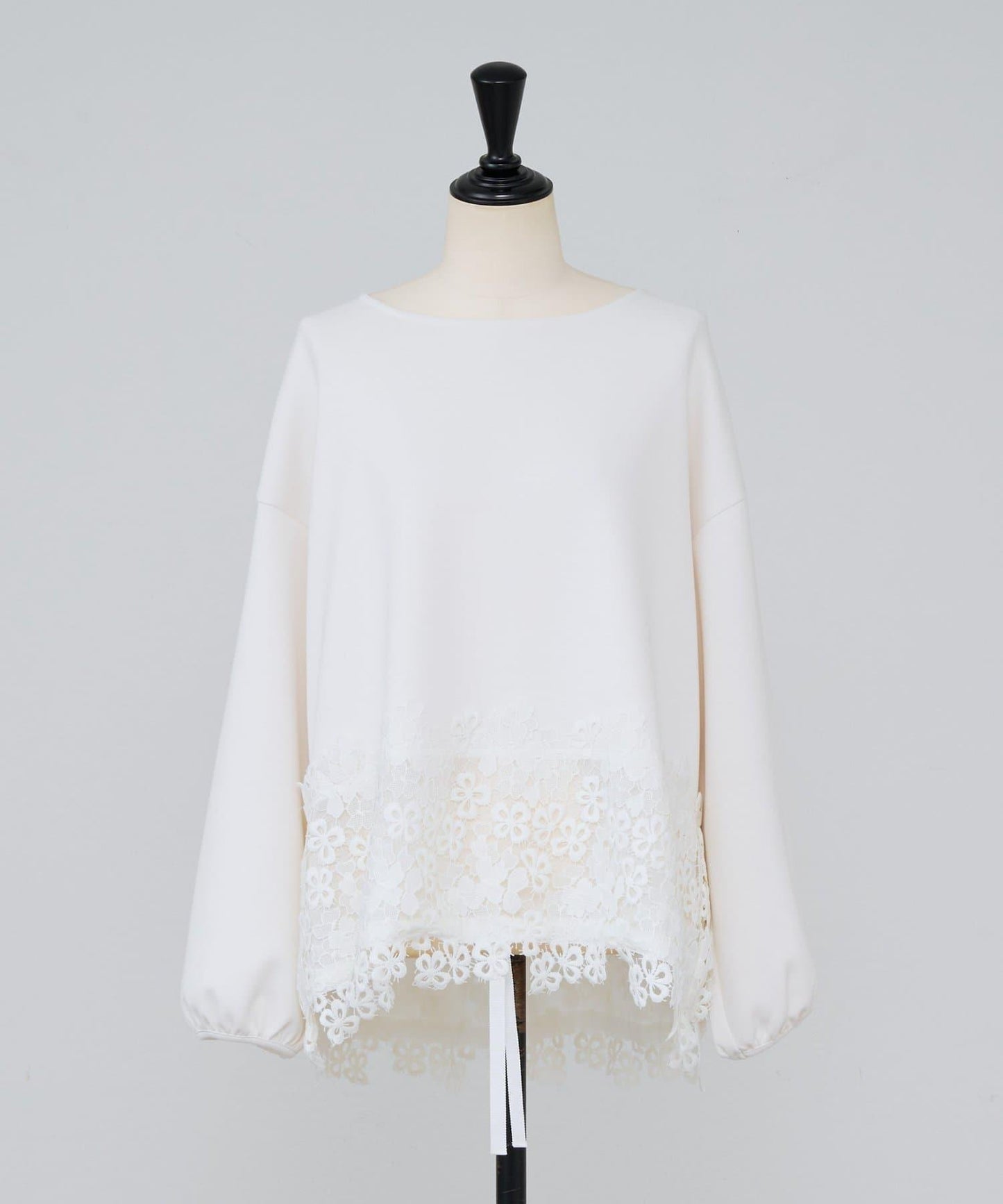 紙箱布拼接蕾絲下襬套頭衫