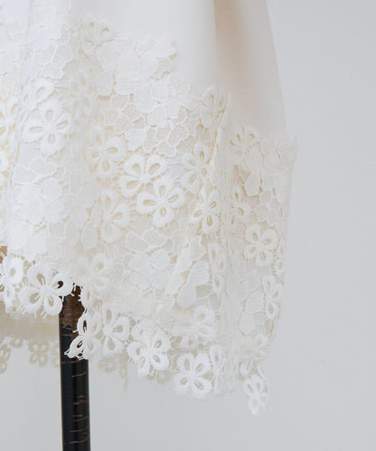 紙箱布拼接蕾絲下襬套頭衫