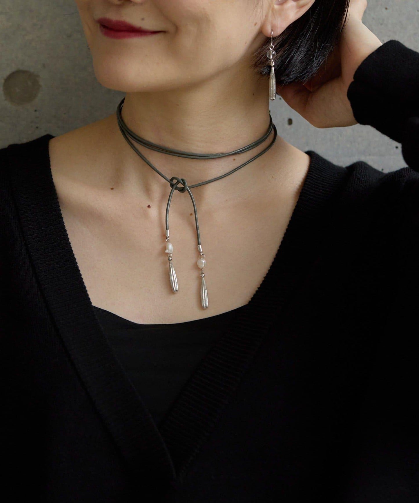 帶吊墜皮繩項鍊