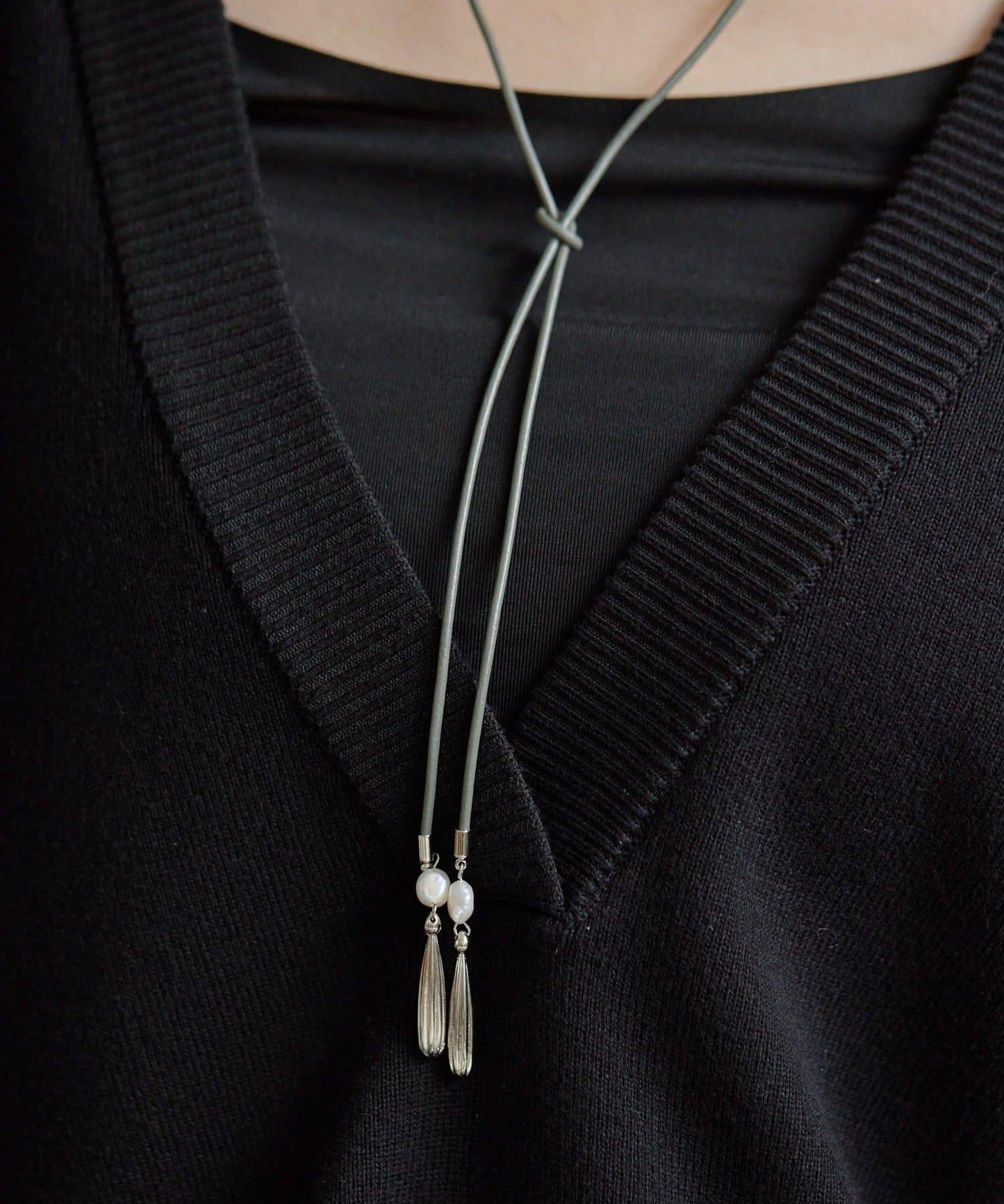 帶吊墜皮繩項鍊