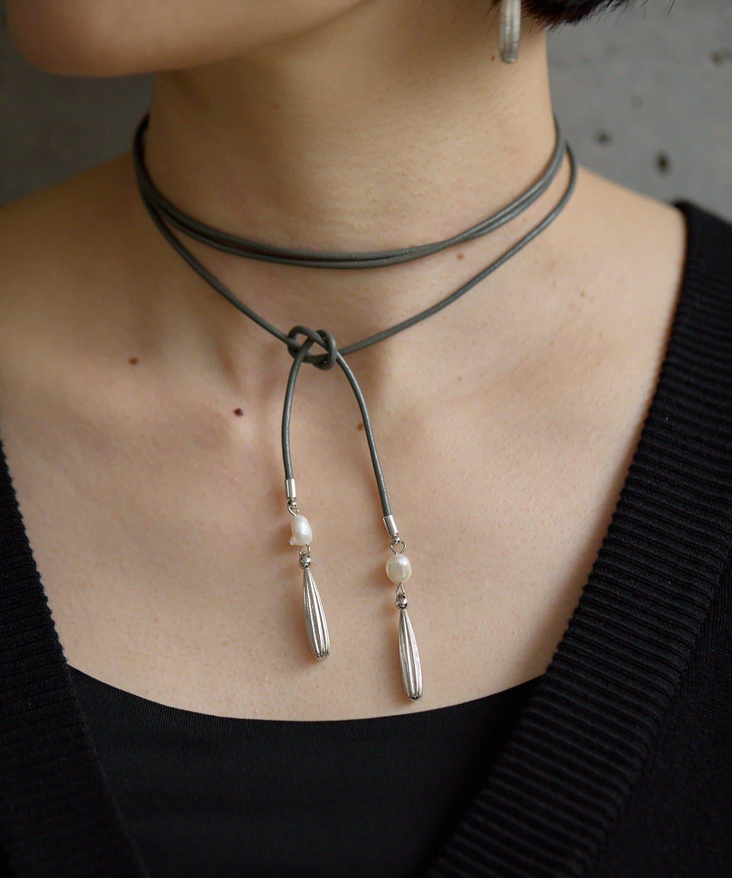 帶吊墜皮繩項鍊