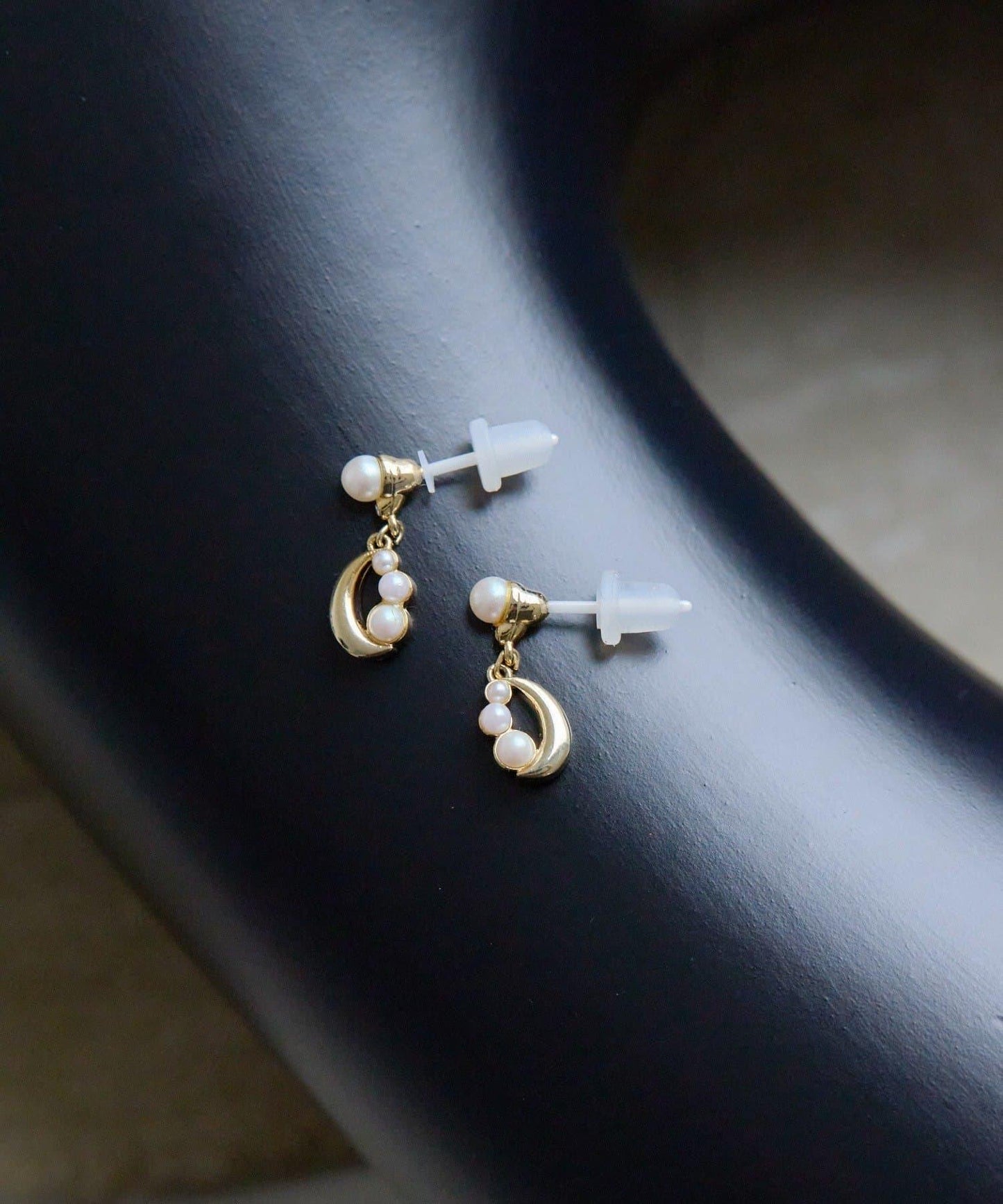 《チタンポスト》三顆珍珠耳環