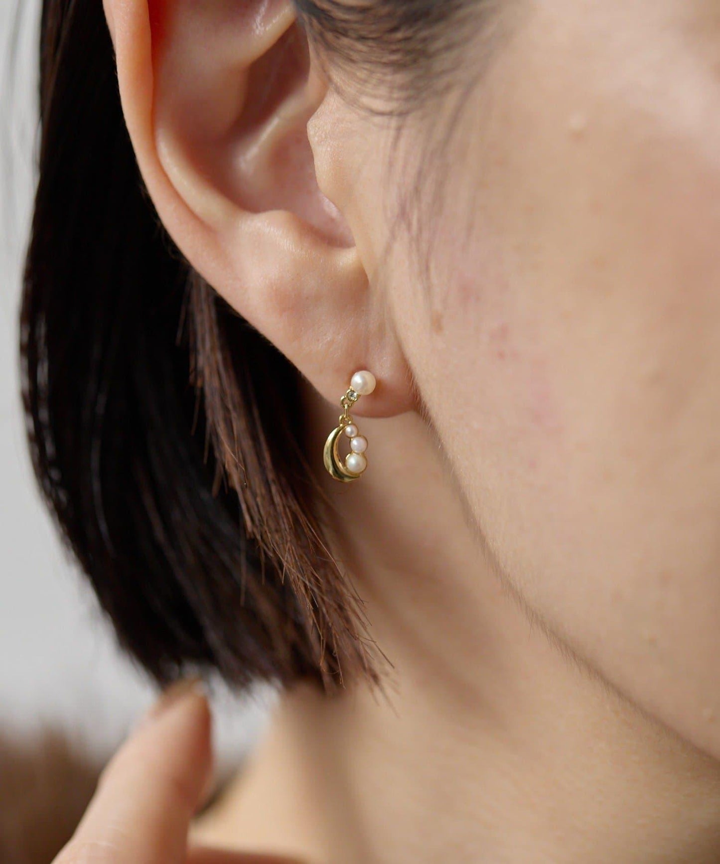 《チタンポスト》三顆珍珠耳環