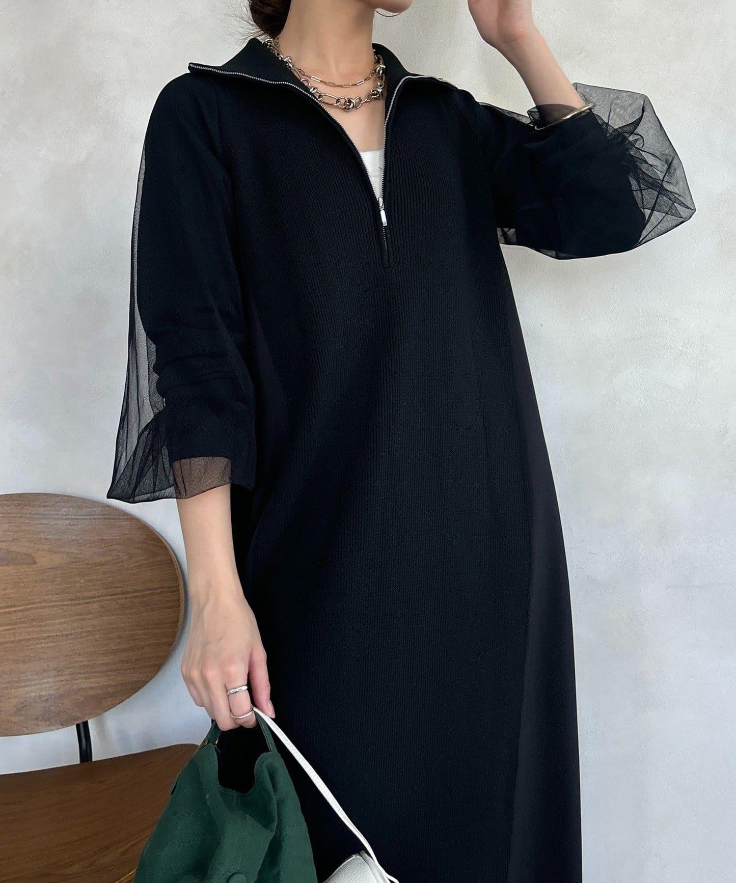 袖部網紗半拉鍊連衣裙
