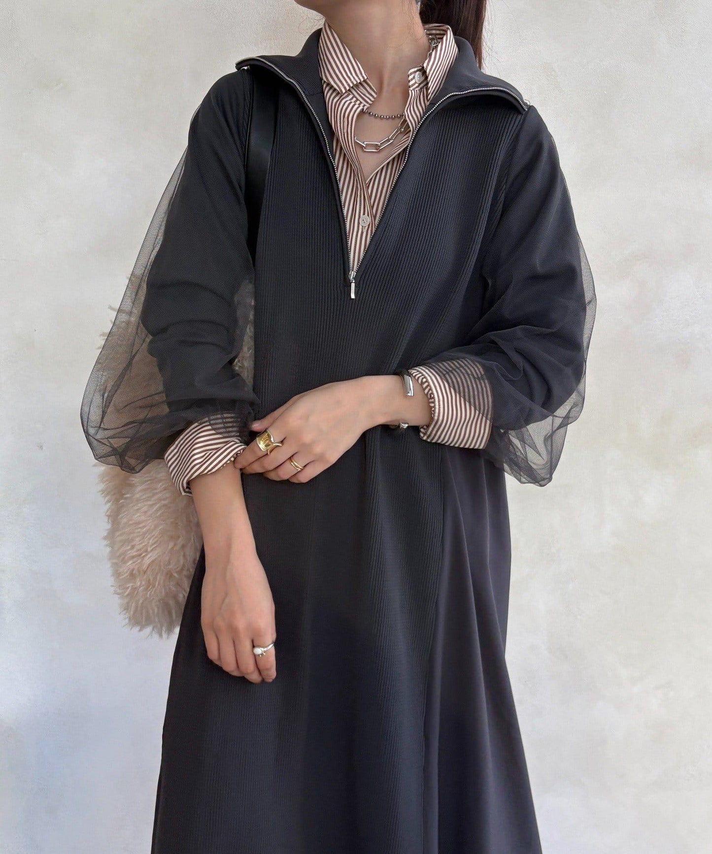 袖部網紗半拉鍊連衣裙