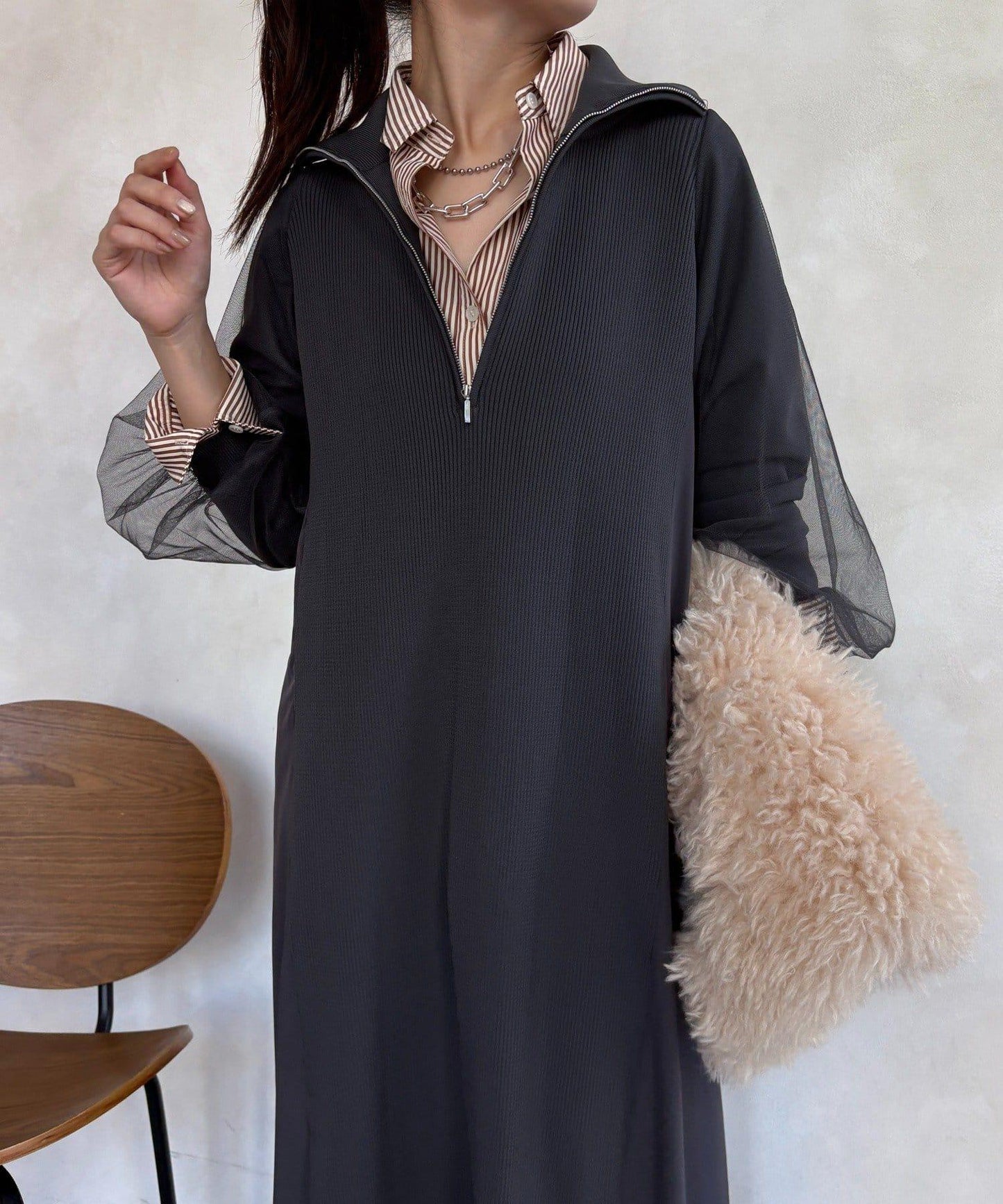 袖部網紗半拉鍊連衣裙