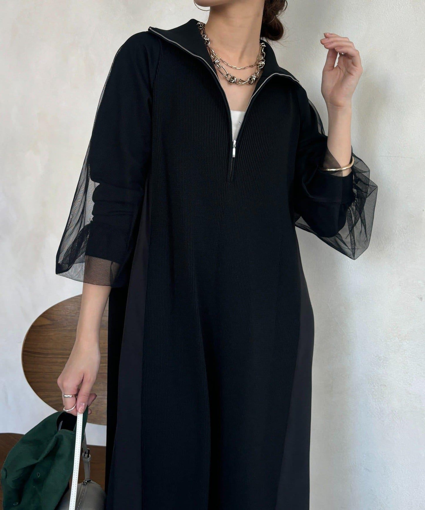 袖部網紗半拉鍊連衣裙